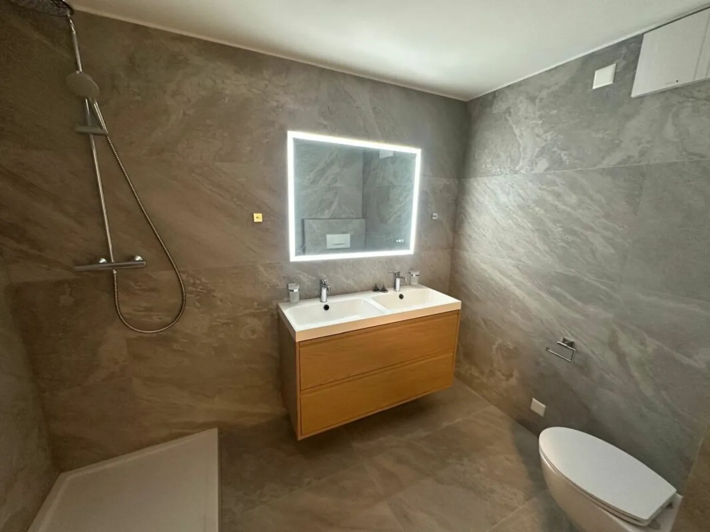 Bienvenue dans votre nouveau chez-vous - rénové avec style en périphérie verte de Solothurn - Photo 9 sur 10