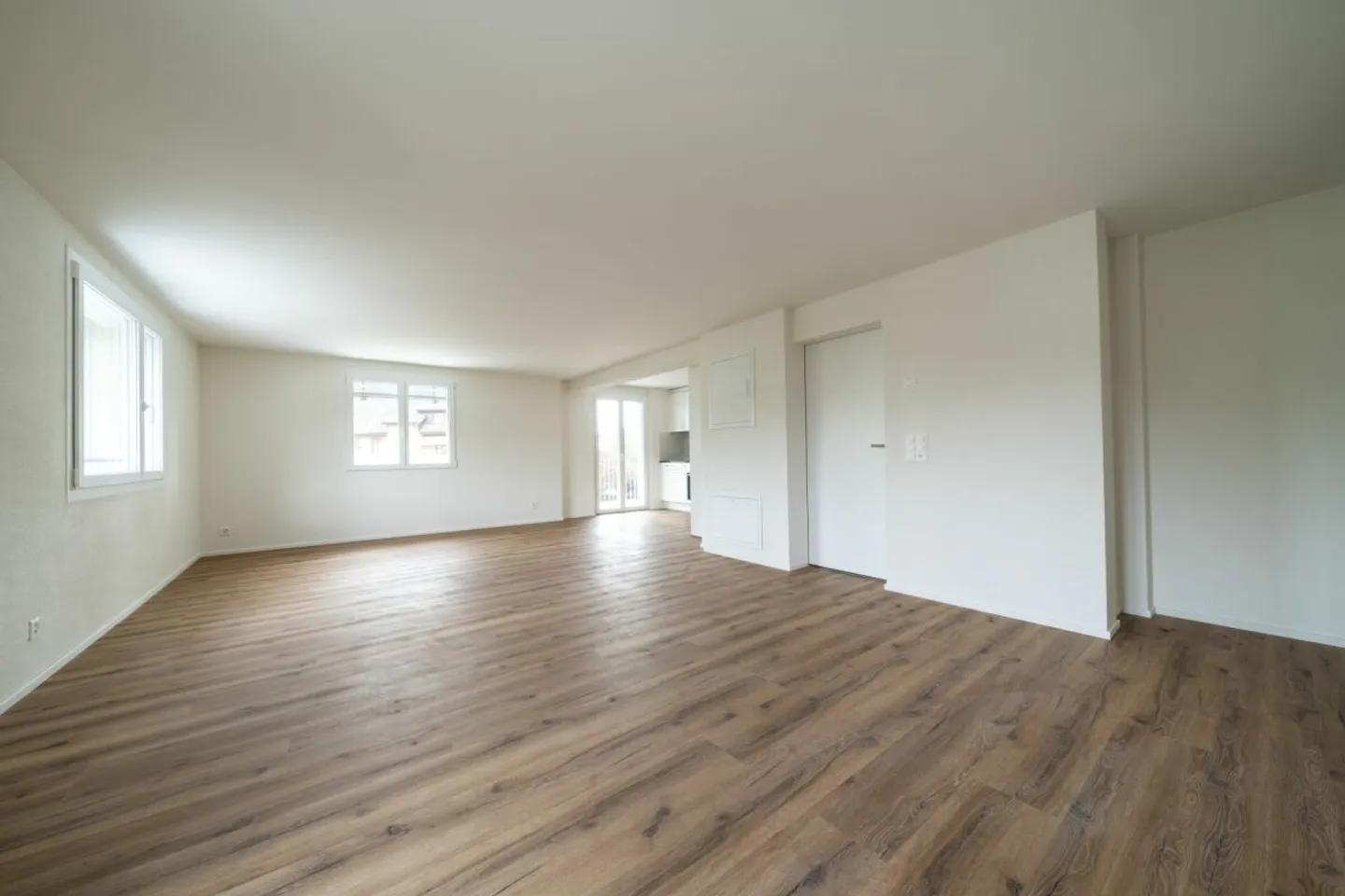 Modern 3.5-Room Apartment - Photo 3 of 12
