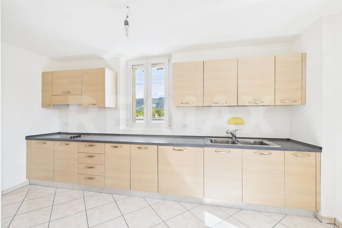 Renovated 4 ½ Room Apartment in Genestrerio - Photo 4 of 13