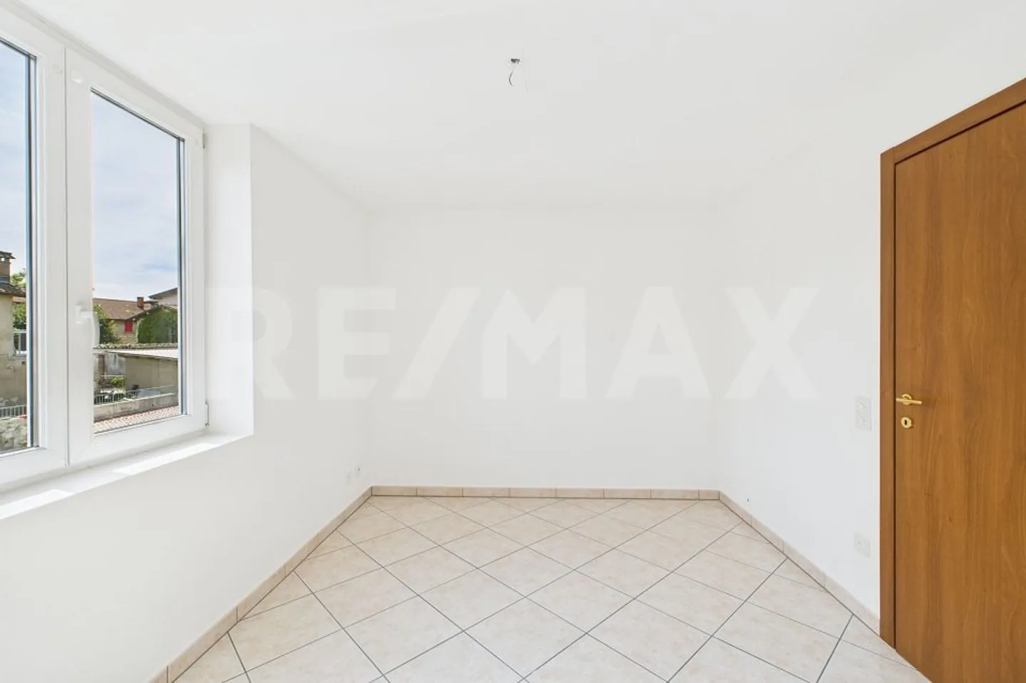 Renovated 4 ½ Room Apartment in Genestrerio - Photo 6 of 13