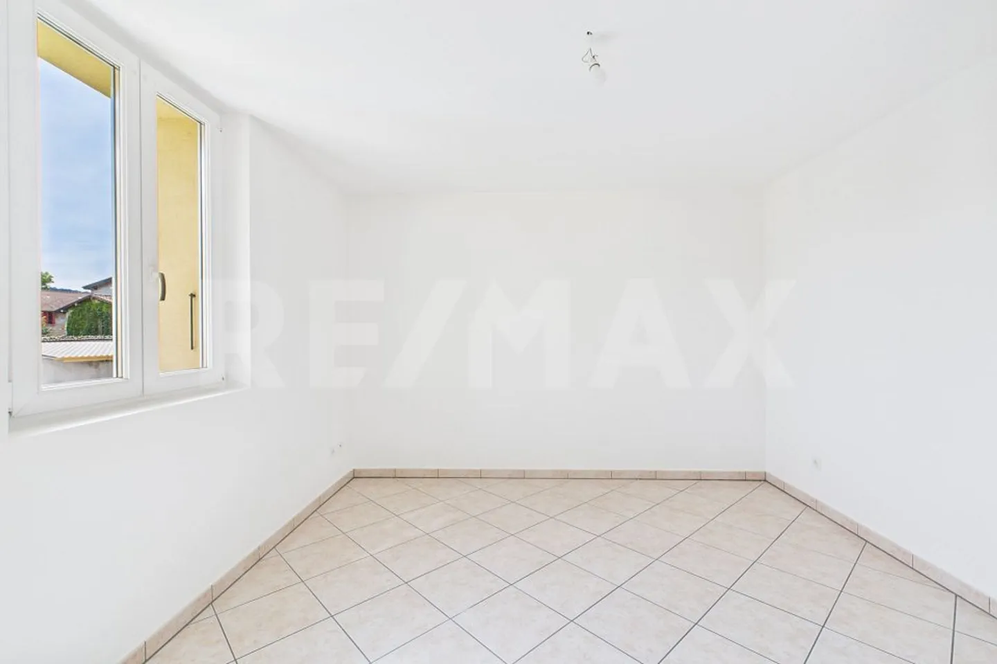Renovated 4 ½ Room Apartment in Genestrerio - Photo 7 of 13