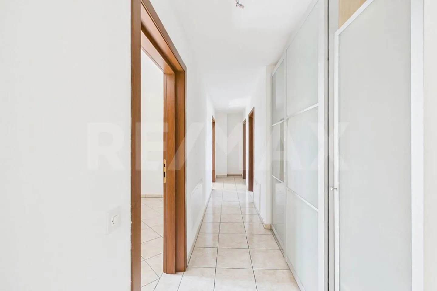 Renovated 4 ½ Room Apartment in Genestrerio - Photo 8 of 13
