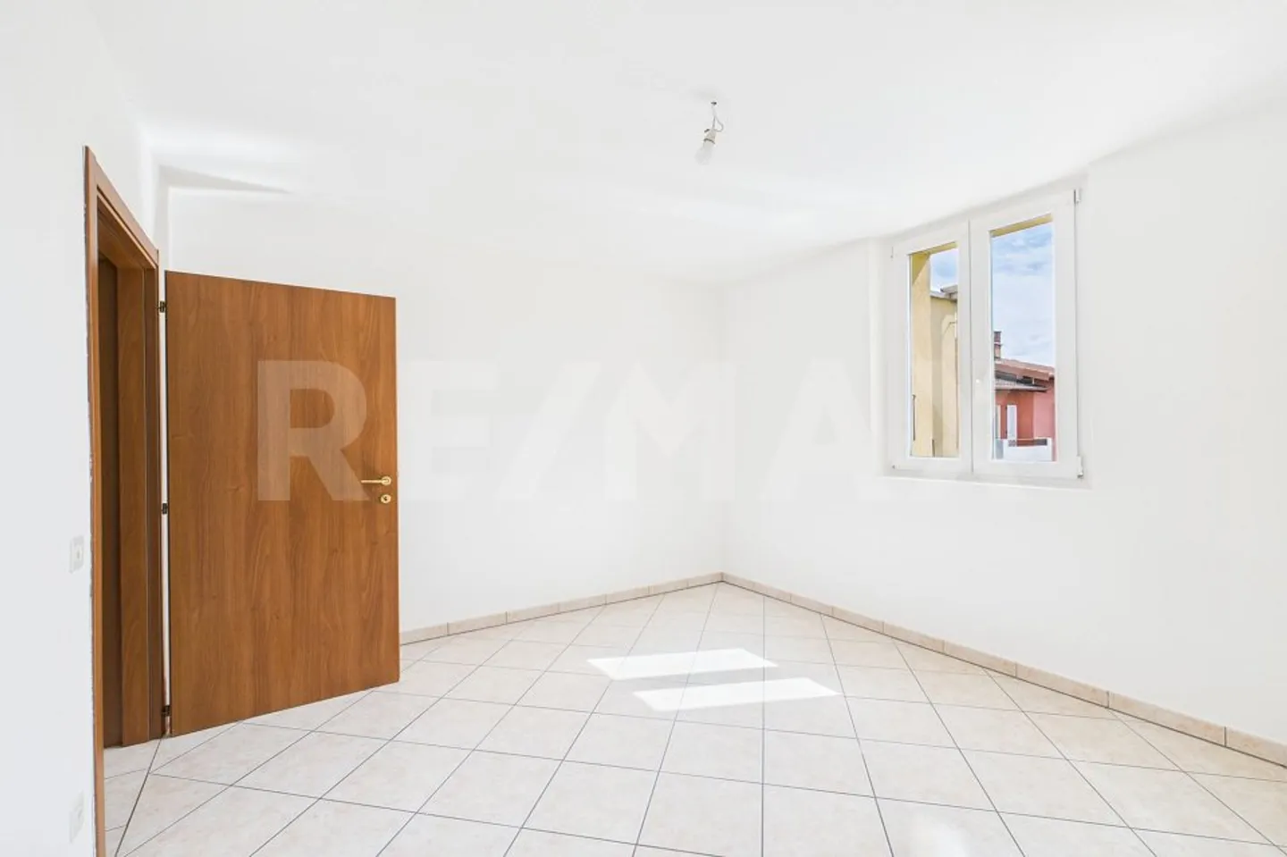Renovated 4 ½ Room Apartment in Genestrerio - Photo 10 of 13