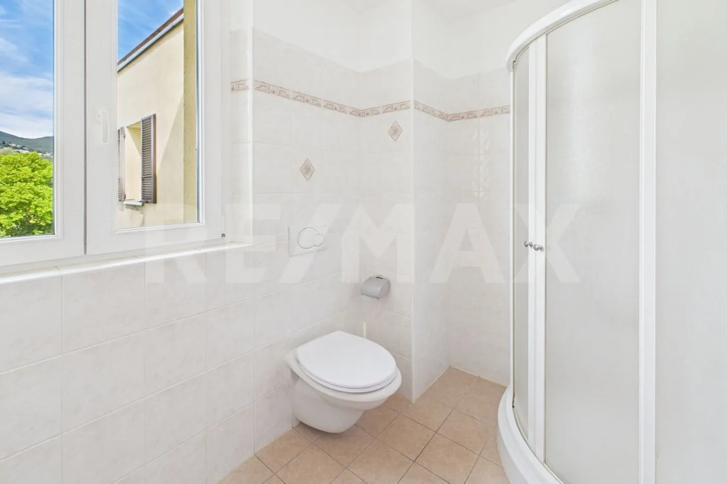 Renovated 4 ½ Room Apartment in Genestrerio - Photo 11 of 13