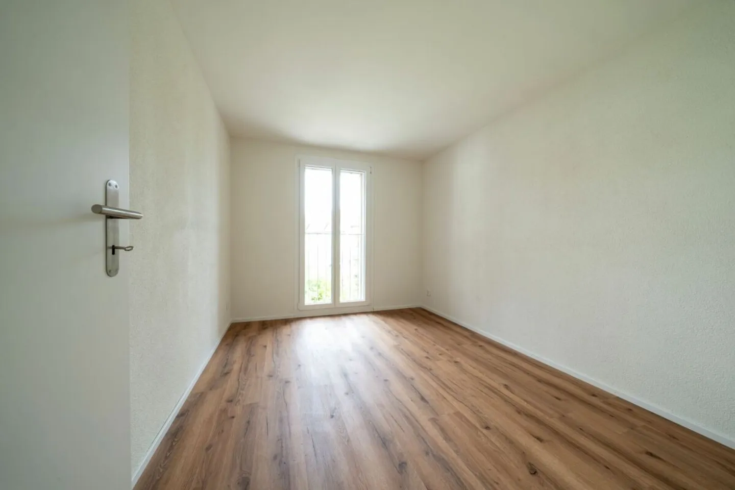 Modern 3.5-Room Apartment - Photo 8 of 9