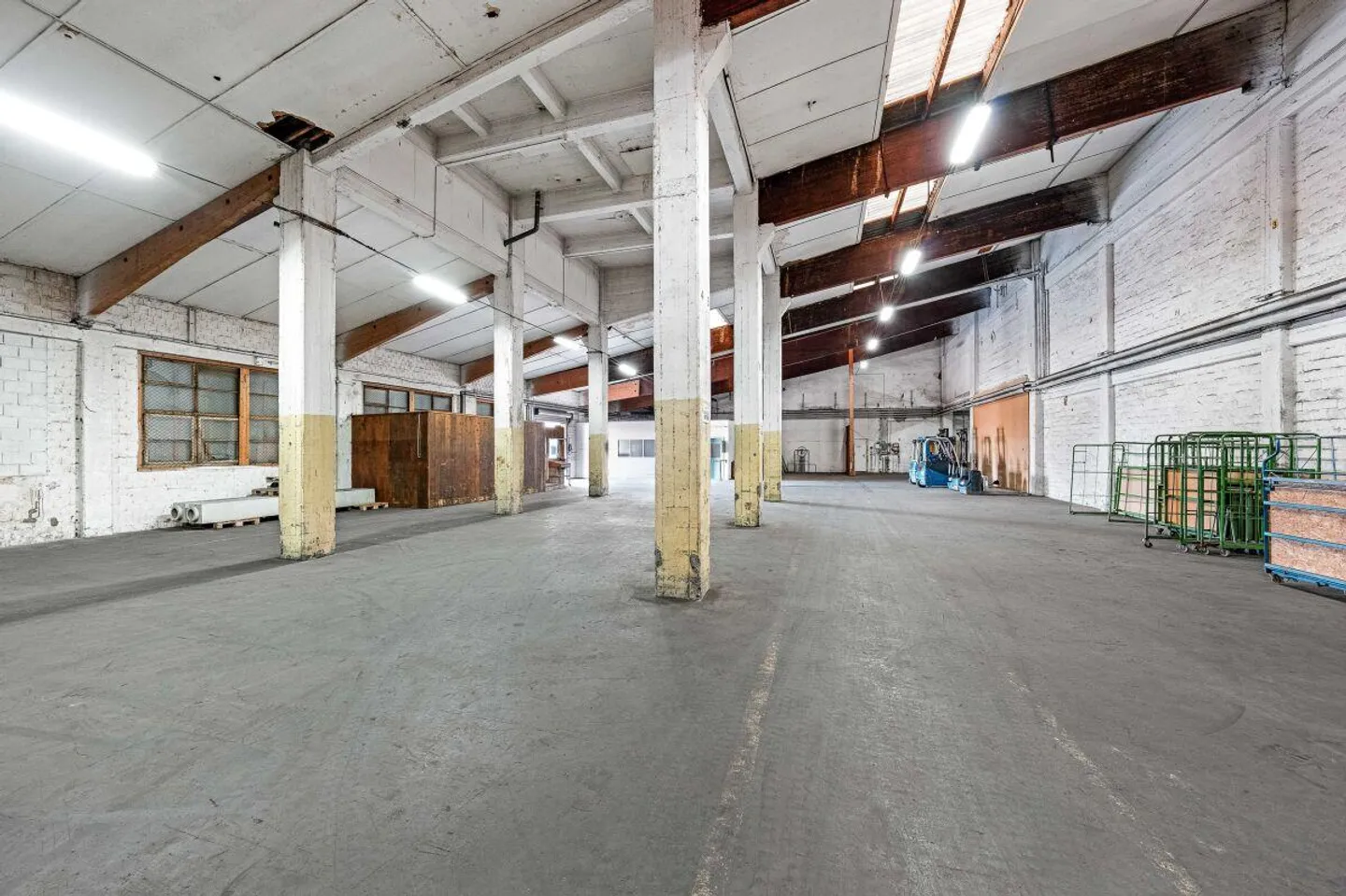 Spazio commerciale/magazzino - Foto 4 di 8