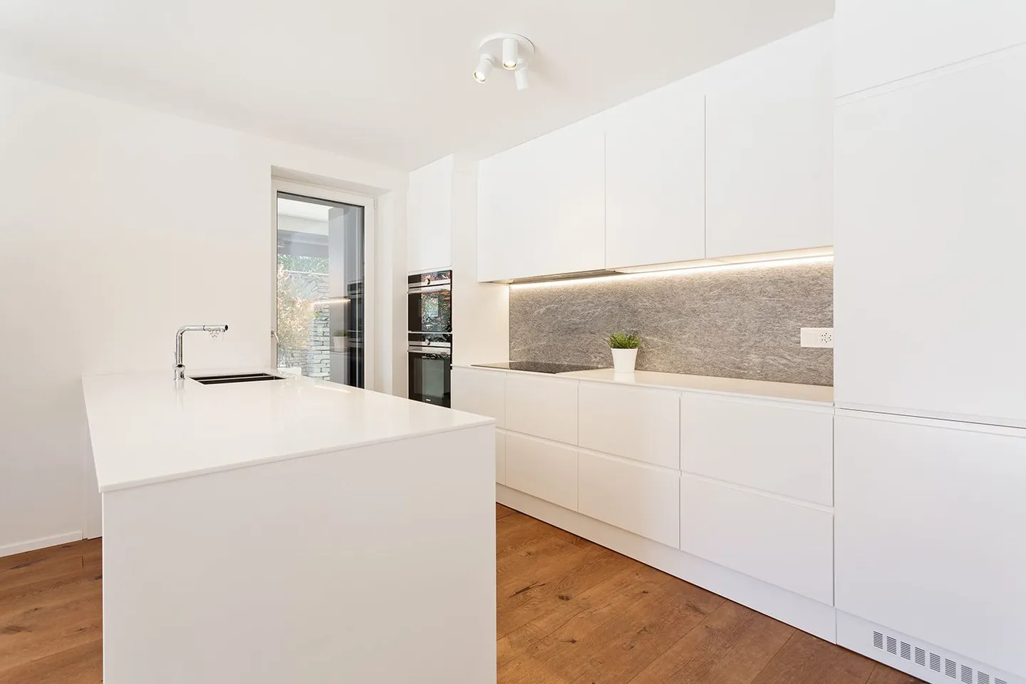 Elegance, privacy and exclusive lifestyle in the heart of Ascona - Photo 4 of 7