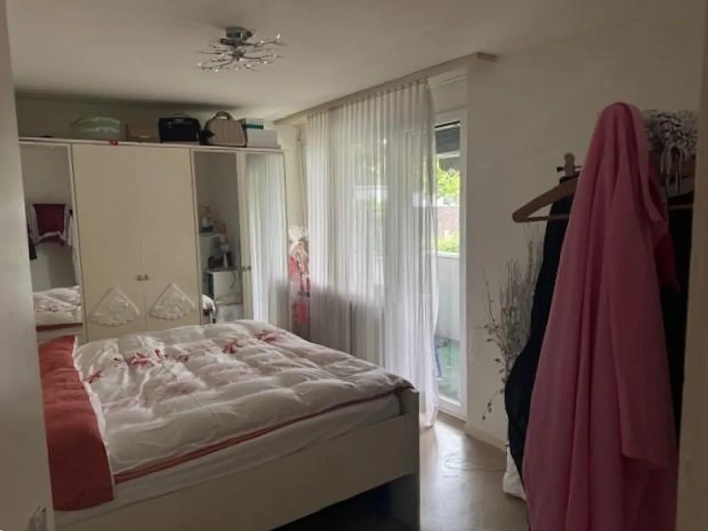 Appartamento 4 locali modernizzato in posizione tranquilla ora in affitto! - Foto 3 di 9