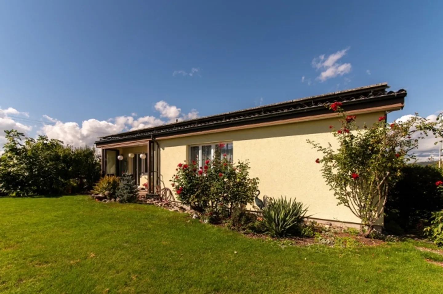 Enjoy family life with a view - Photo 2 of 18