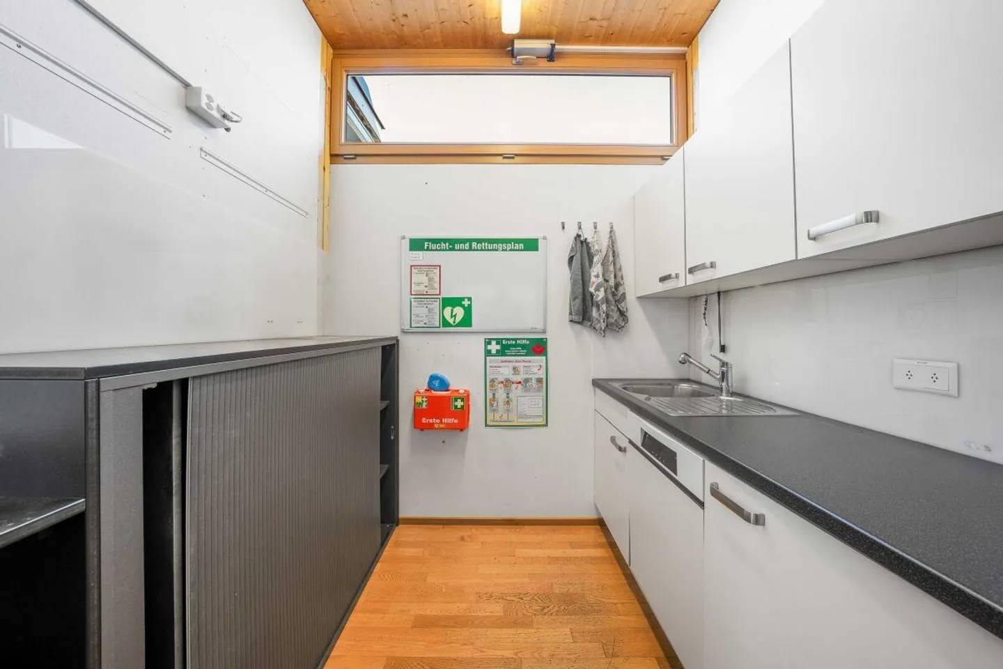 Office Space - Photo 7 of 8