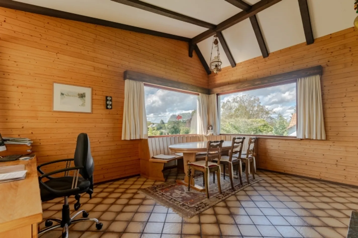 Enjoy family life with a view - Photo 3 of 18