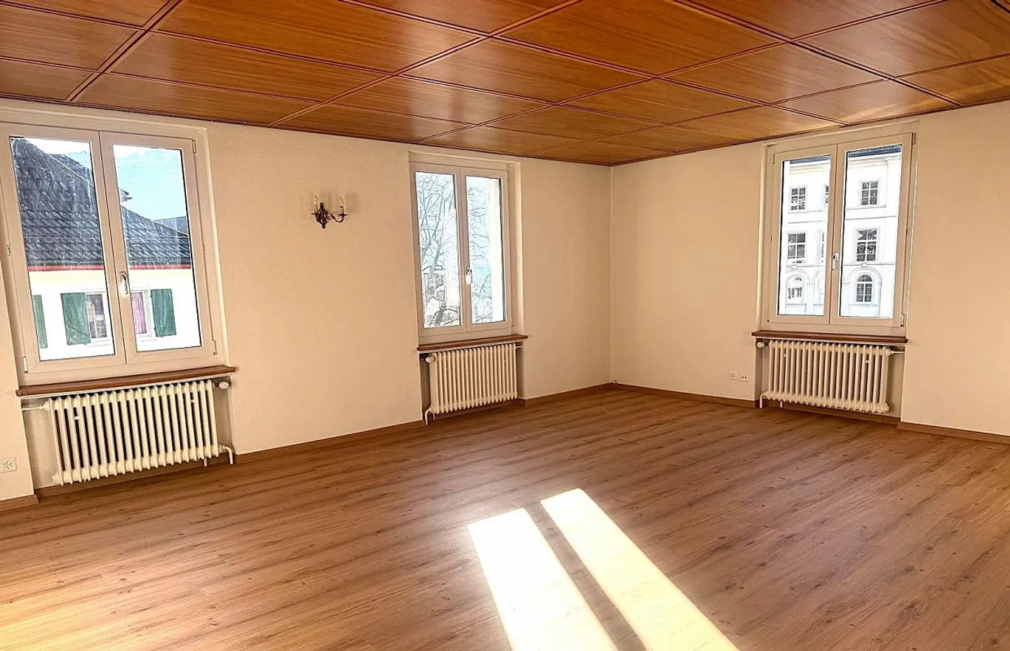 Spacious 5 1/2-room old apartment in the heart of Schwyz - Photo 2 of 9