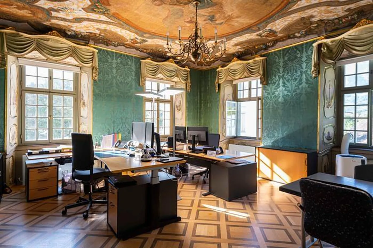 Votre siège social représentatif dans un bâtiment baroque élevé - Photo 6 sur 9