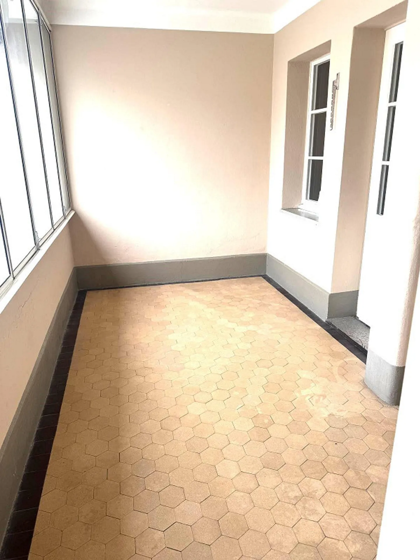 Spacious 5 1/2-room old apartment in the heart of Schwyz - Photo 5 of 9