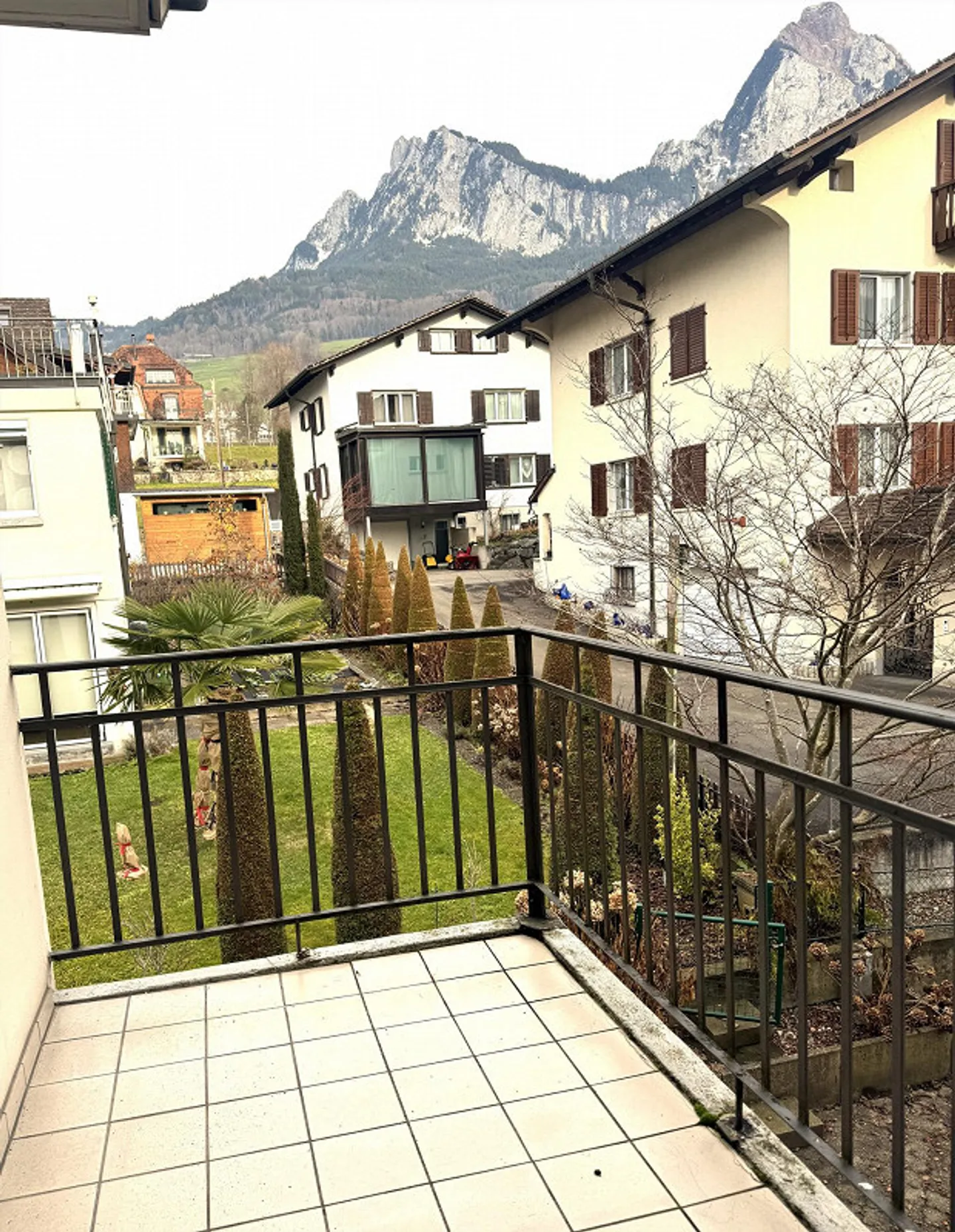 Spacious 5 1/2-room old apartment in the heart of Schwyz - Photo 8 of 9