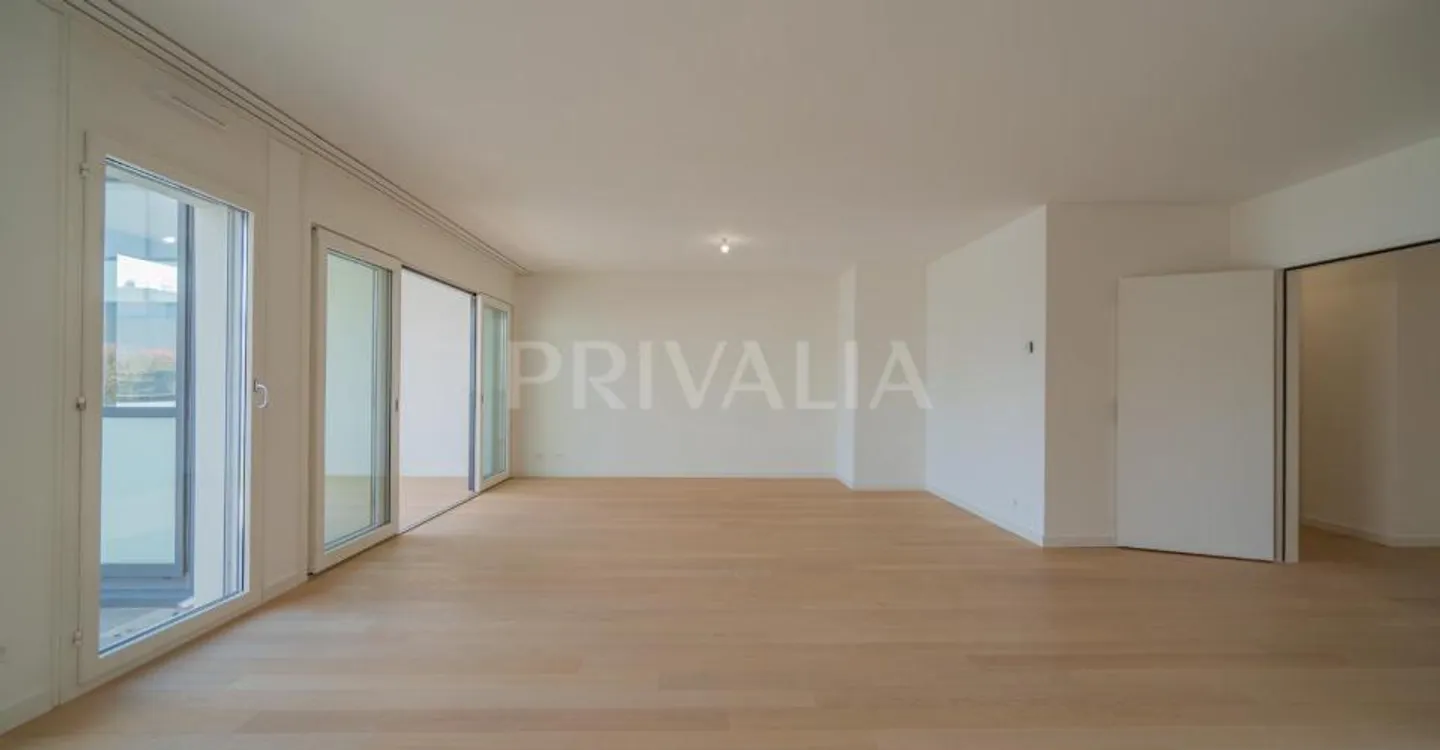 Charming 6.5-Room Apartment - Photo 2 of 5