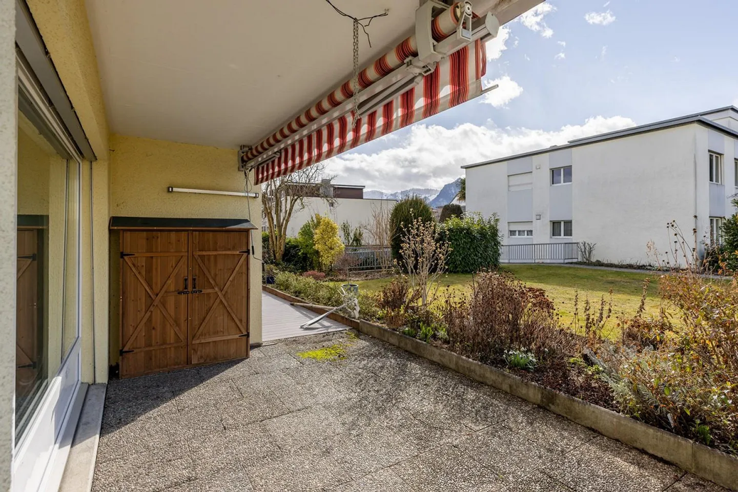 Appartement de jardin 4,5 pièces, rez-de-chaussée - Photo 2 sur 13