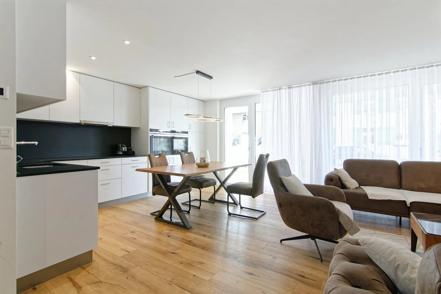 Nearly new 5.5-room terraced house - Photo 2 of 8