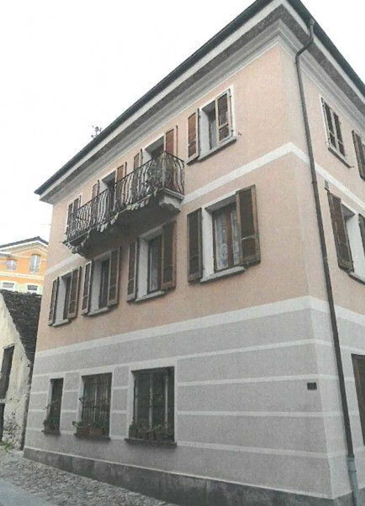 Affascinante casa ticinese - Foto 1 di 13