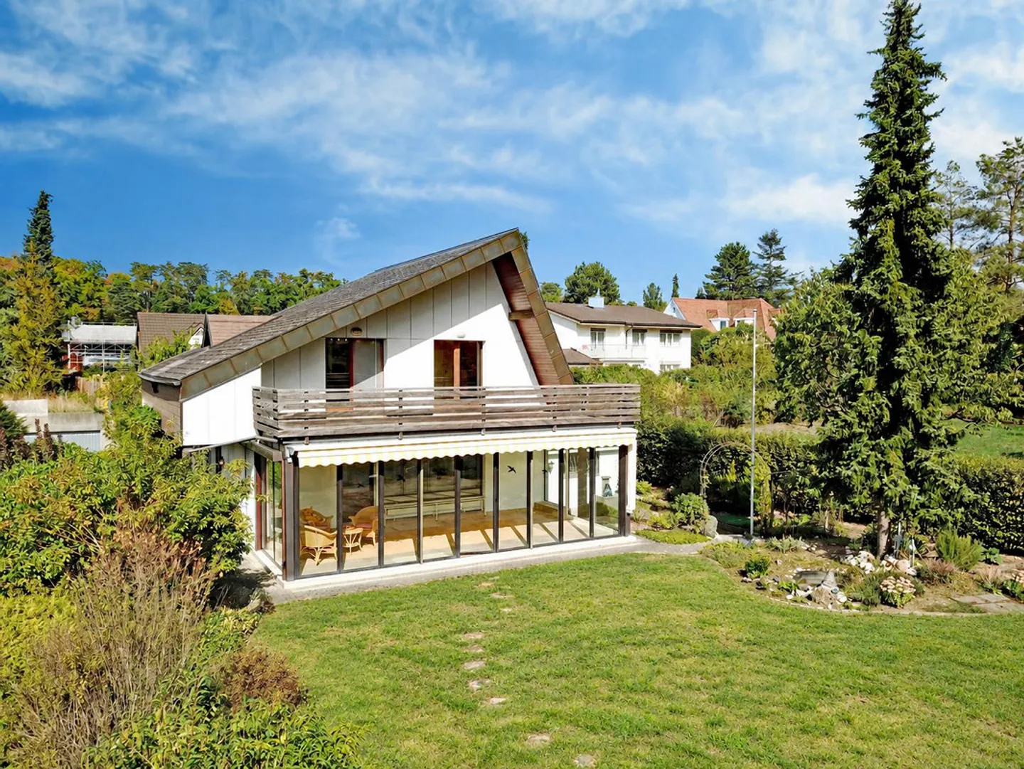 Une maison dans la verdure avec vue à Hofstetten SO - Photo 2 sur 9