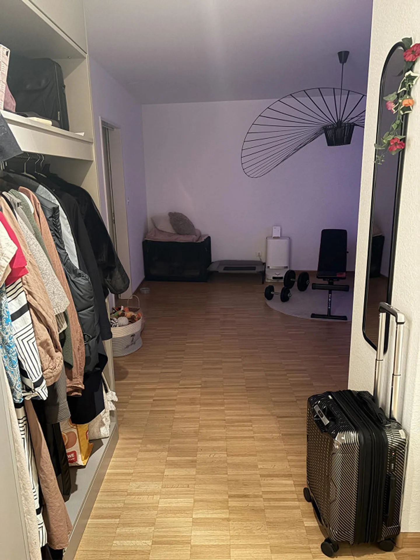 Modern 2.5-room apartment with two balconies - Photo 3 of 19