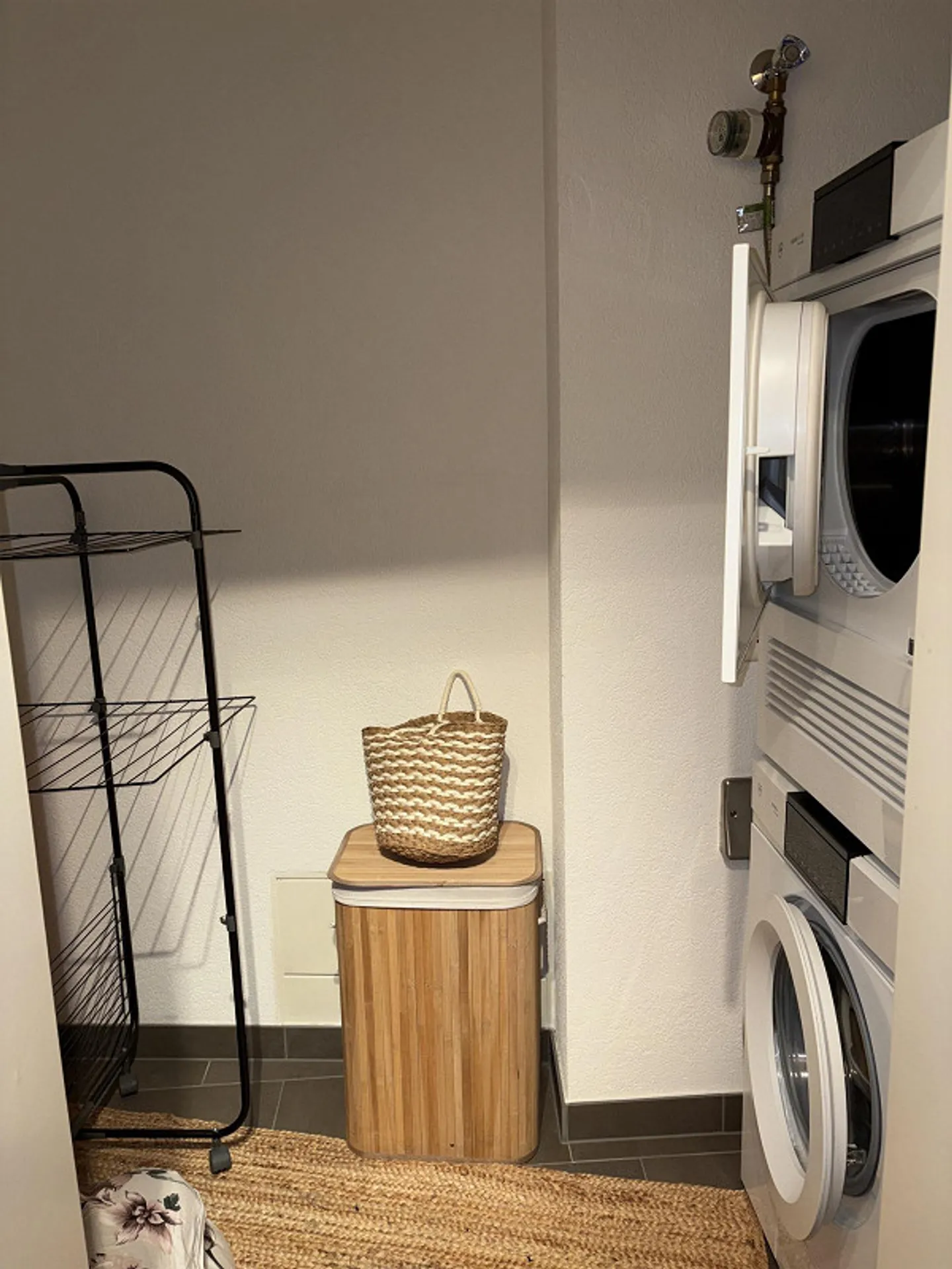 Modern 2.5-room apartment with two balconies - Photo 6 of 19