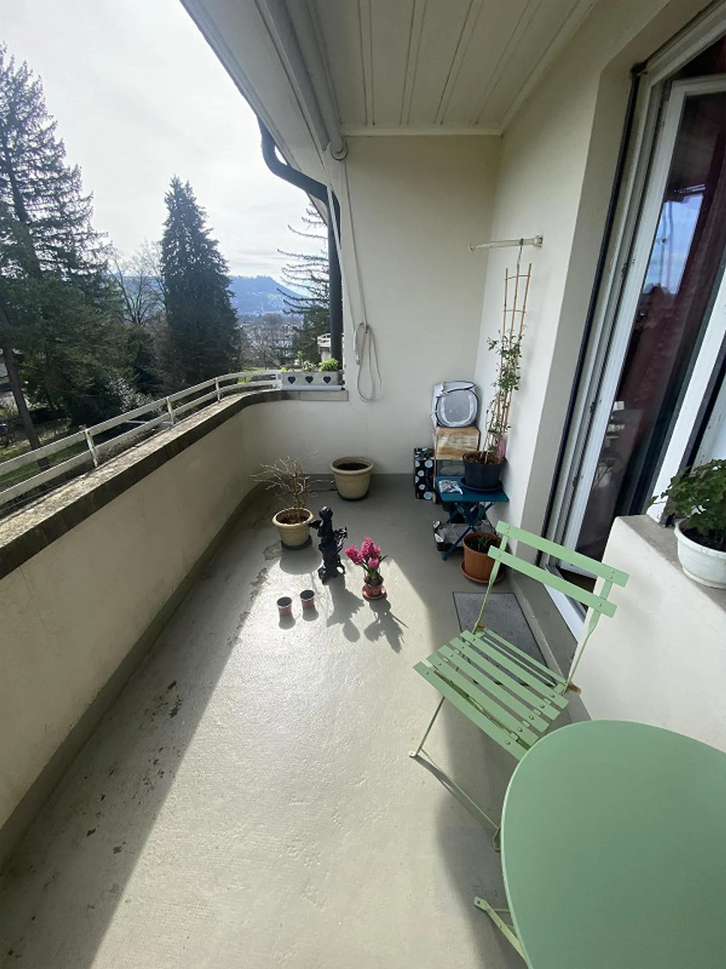 Charming, newly renovated 2-room apartment with 2 balconies and a view - Photo 26 of 27