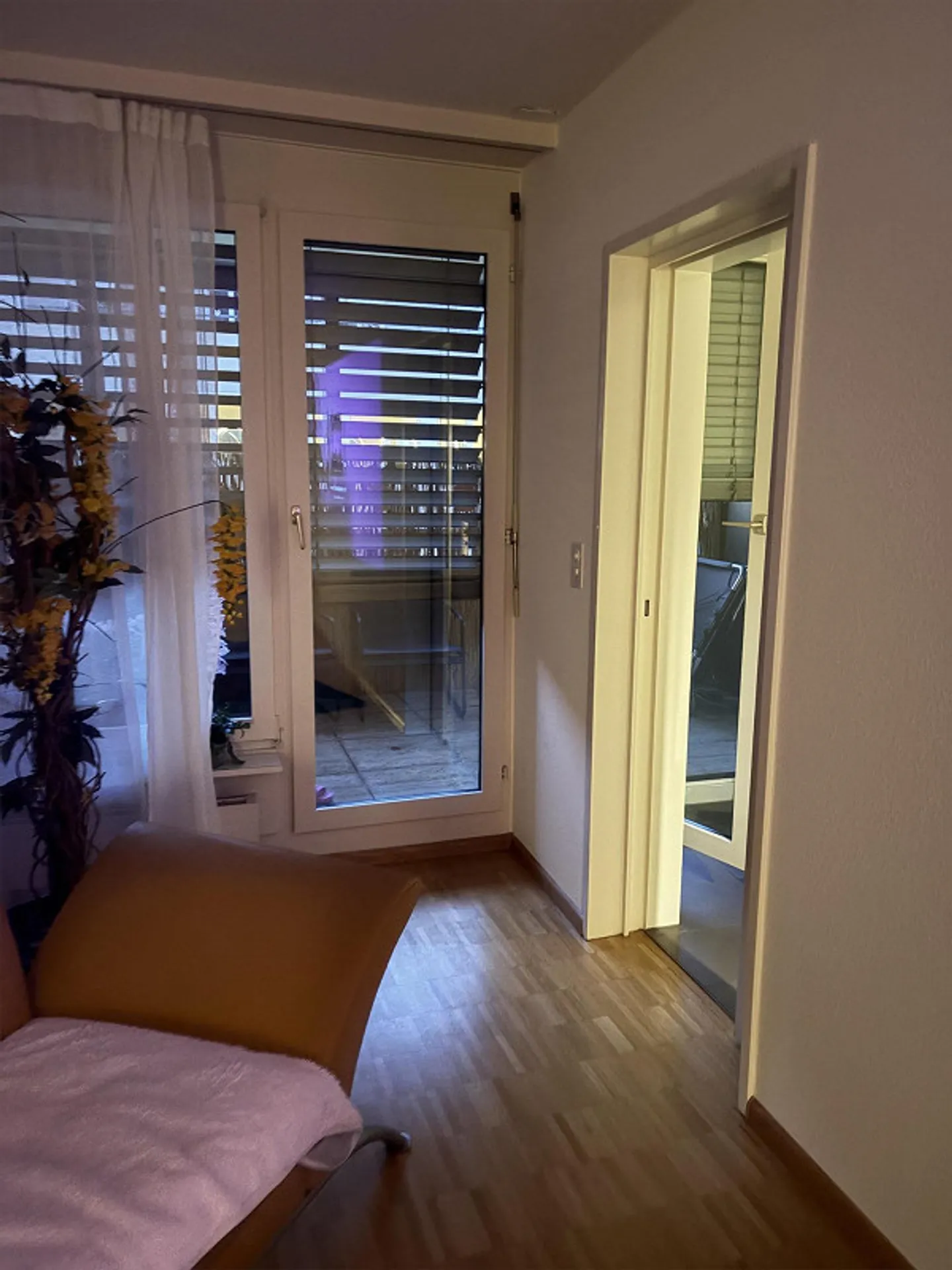 Modern 2.5-room apartment with two balconies - Photo 14 of 19