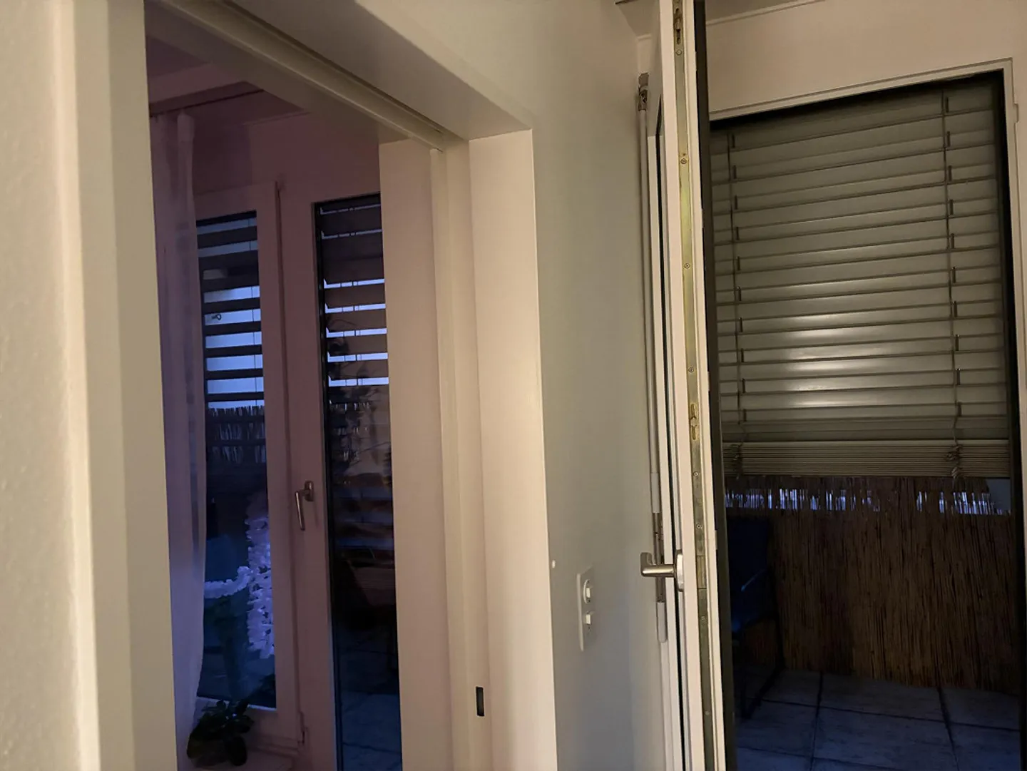 Modern 2.5-room apartment with two balconies - Photo 18 of 19