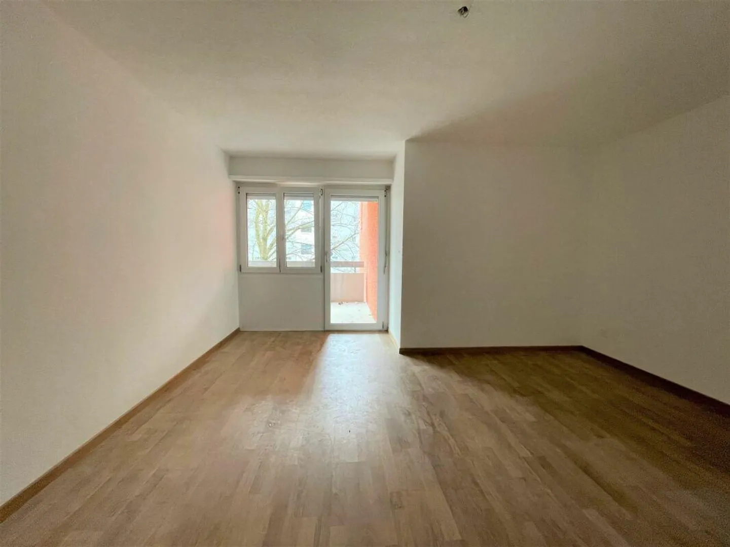 Bella appartamento familiare nel cuore di Amriswil con ascensore, parco giochi per bambini e grande balcone - Foto 7 di 14