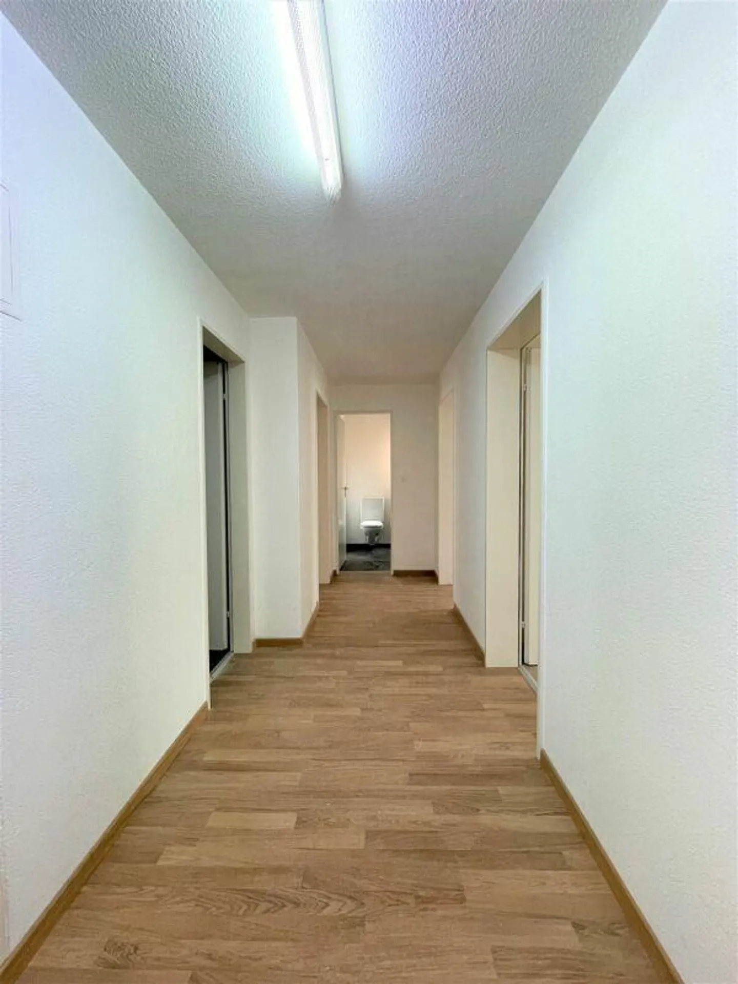 Bella appartamento familiare nel cuore di Amriswil con ascensore, parco giochi per bambini e grande balcone - Foto 5 di 14