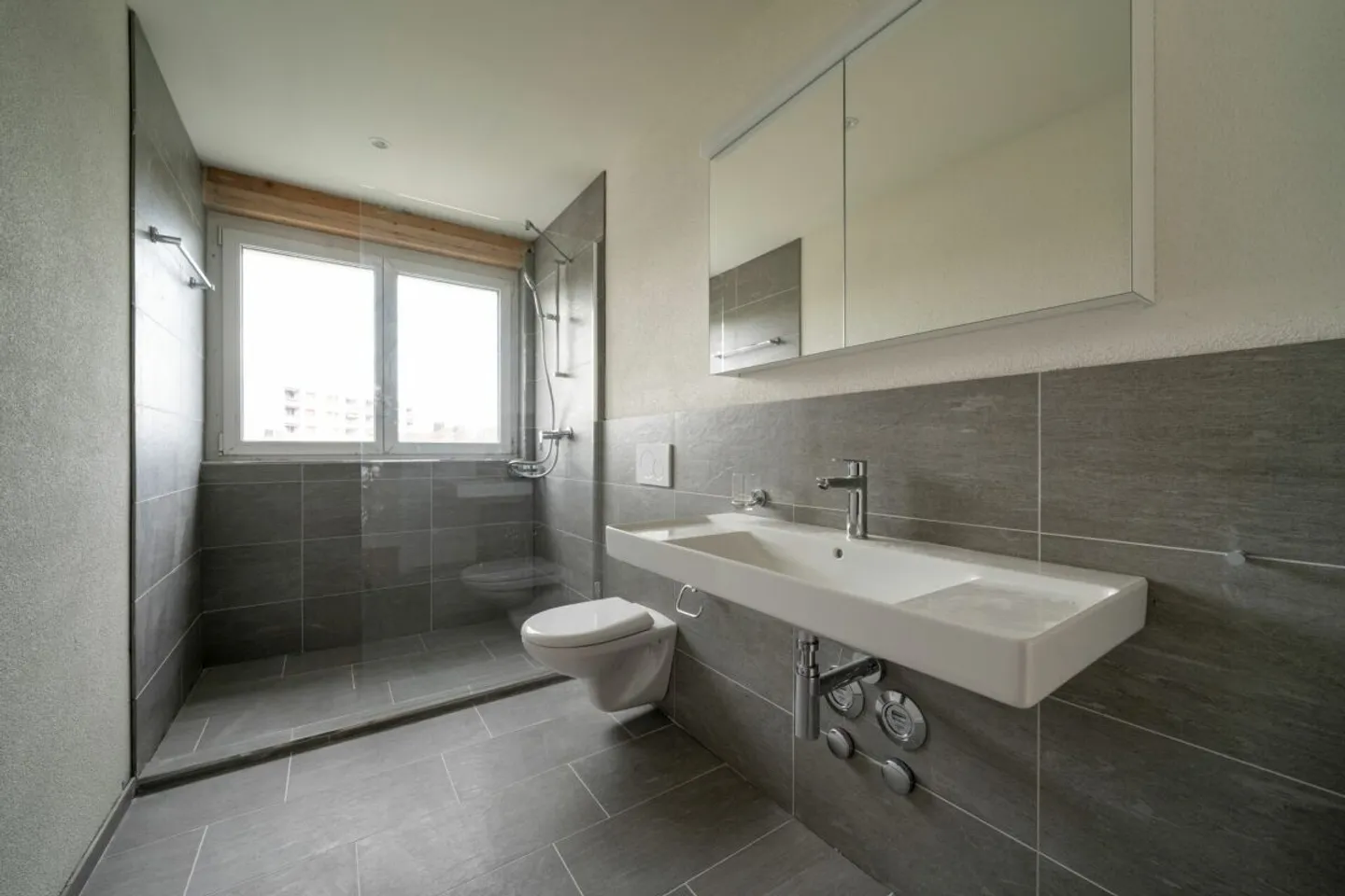 Modern Attic Apartment with Terrace - Photo 13 of 14