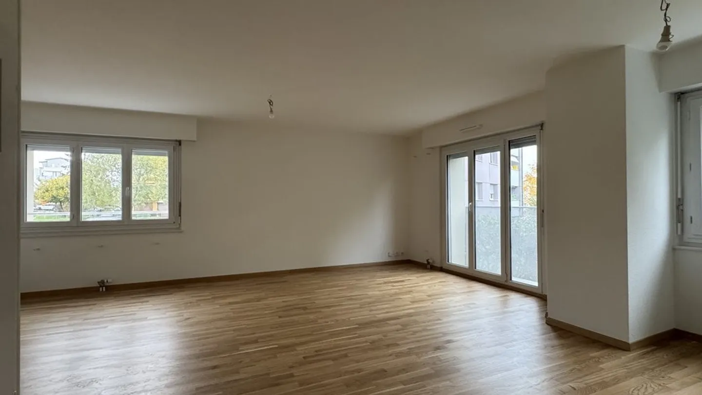 Renovierte 3,5-Zimmer-Wohnung im 1. Stock - Foto 4 von 11