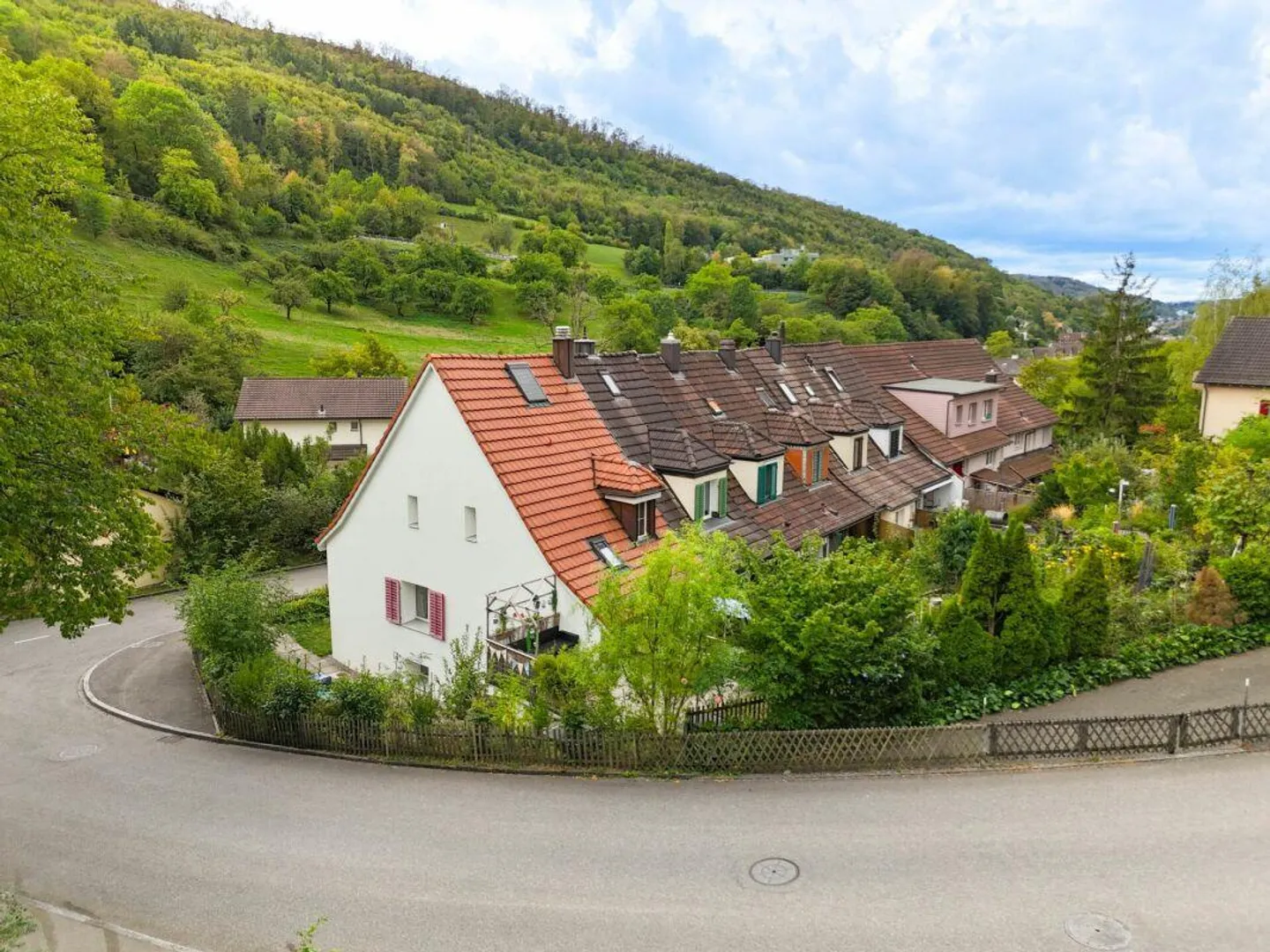 In historical ensemble: 3.5- / 4.5-room terraced single-family house - Photo 1 of 10