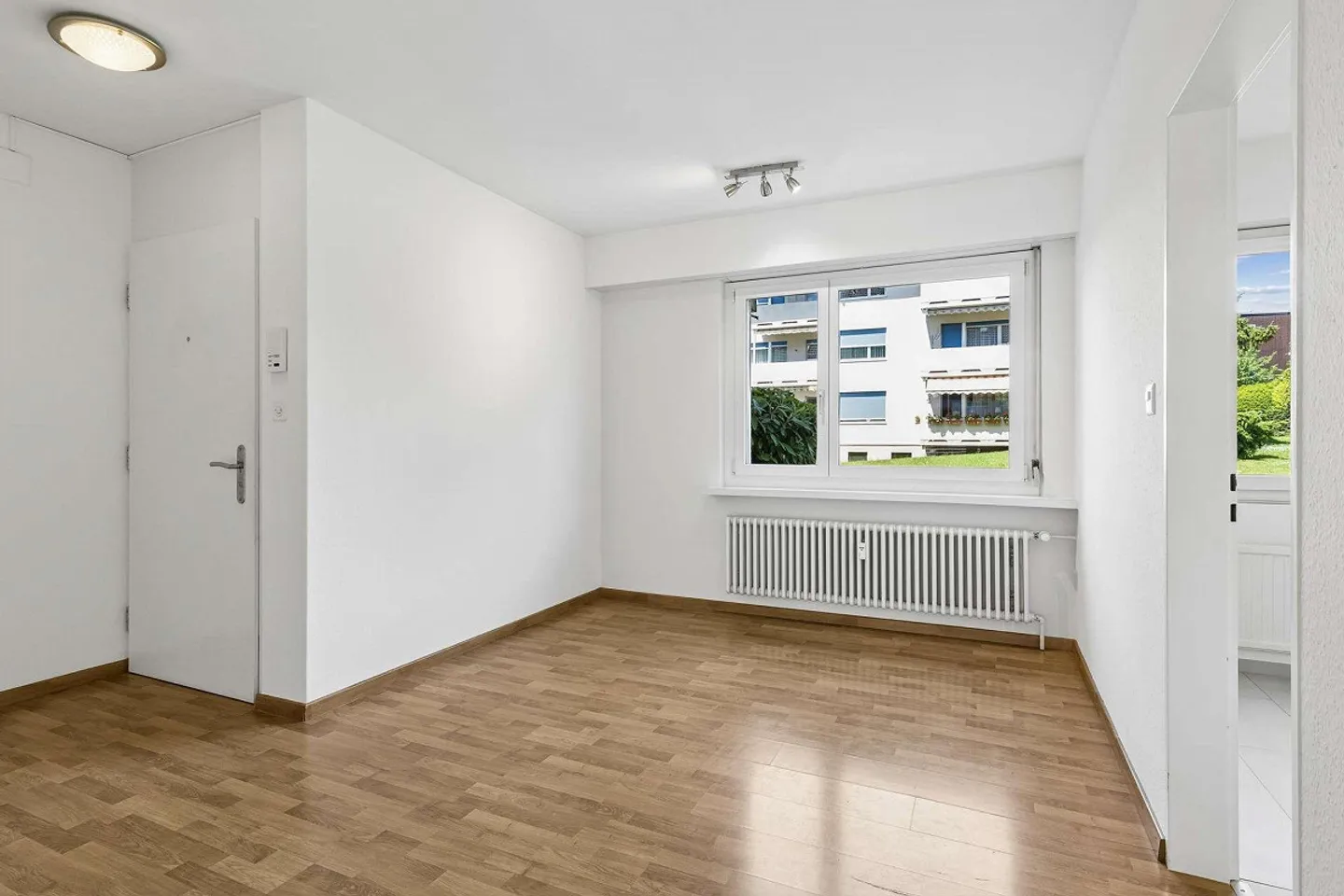 Well-maintained 4.5-room apartment in a family-friendly central location in... - Photo 2 of 12
