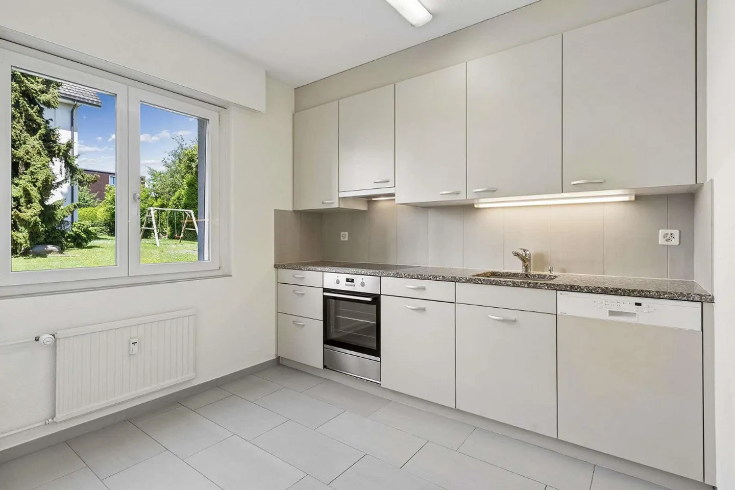 Well-maintained 4.5-room apartment in a family-friendly central location in... - Photo 3 of 12
