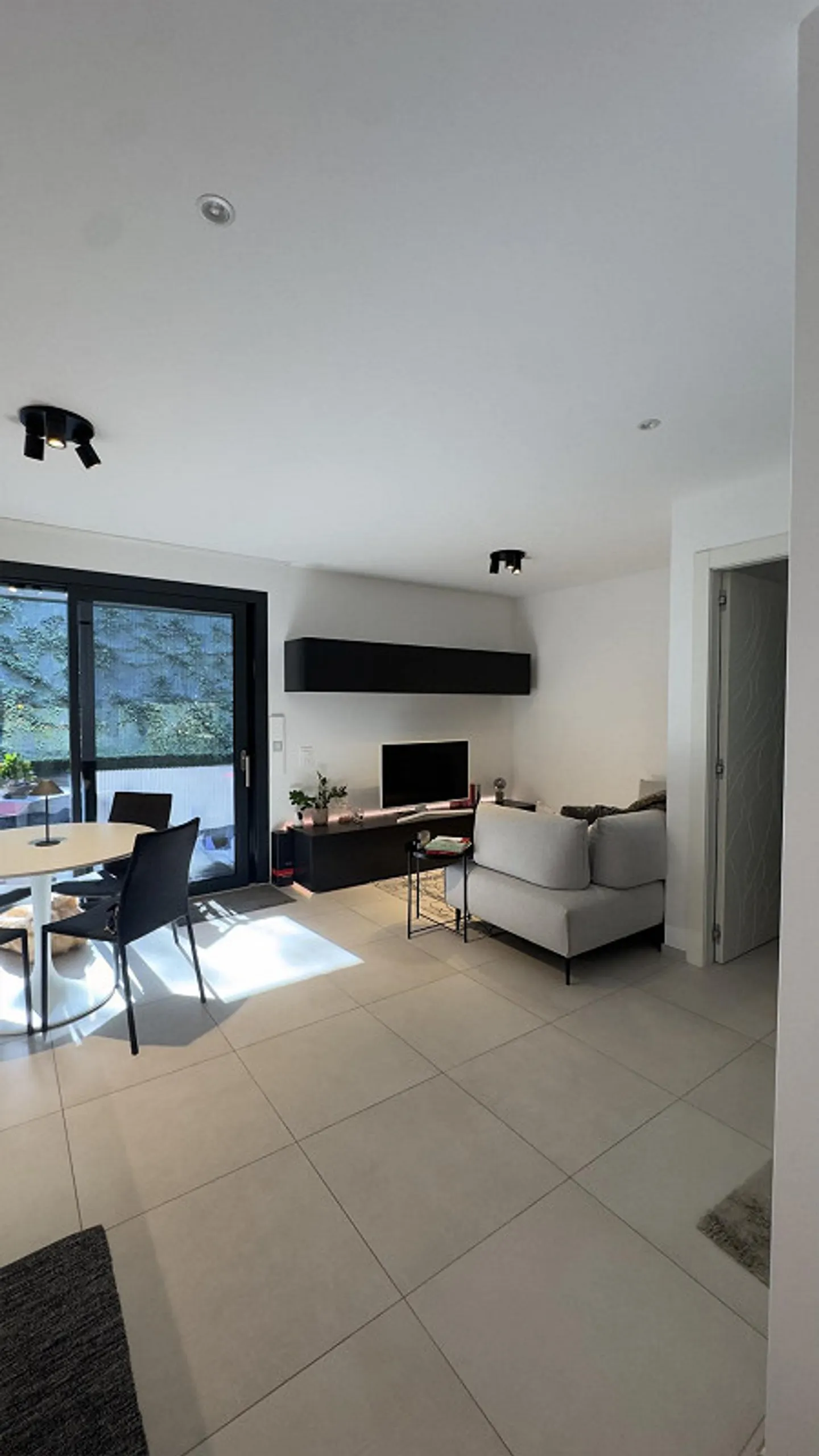 Montagnola : élégant appartement de 2,5 pièces avec jardin - Photo 4 sur 8