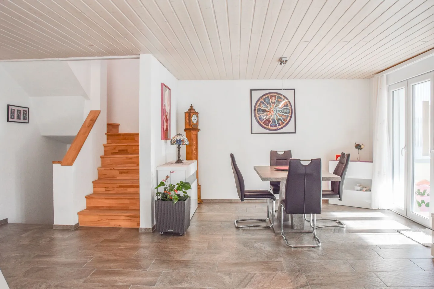 Casa bifamiliare di 5,5 stanze in una posizione adatta alle famiglie a Zuben - Foto 5 di 18