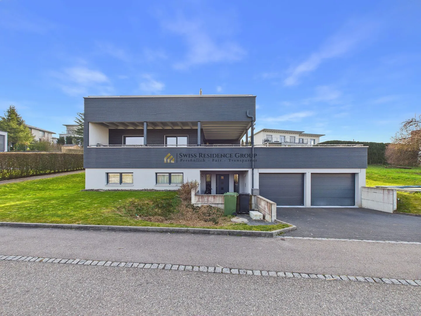 Modernes Generationenhaus mit Terrassen, Garten und Weitsicht in Bellmund - Foto 2 di 7