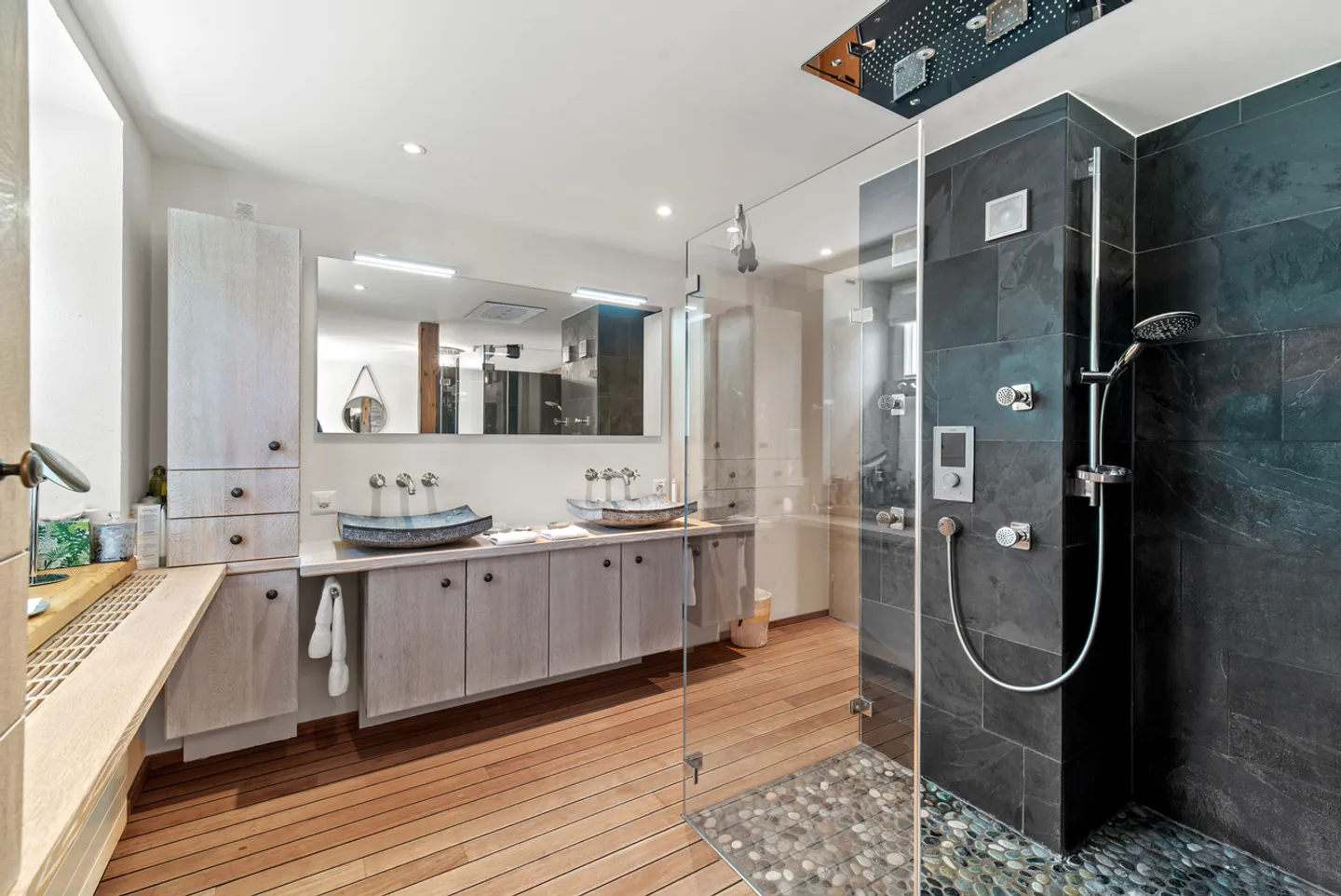 Charmante Immobilie mit 3 Einheiten auf einem schönen Grundstück in Giez - Foto 10 von 17