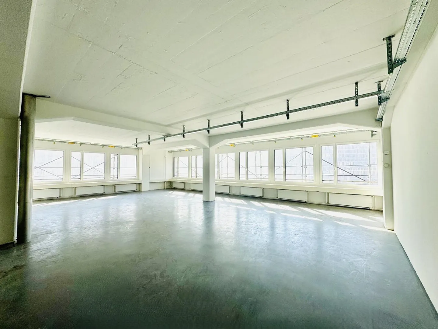 Espaces de bureau pour des concepts d'open space et de partage de bureau - Photo 2 sur 7