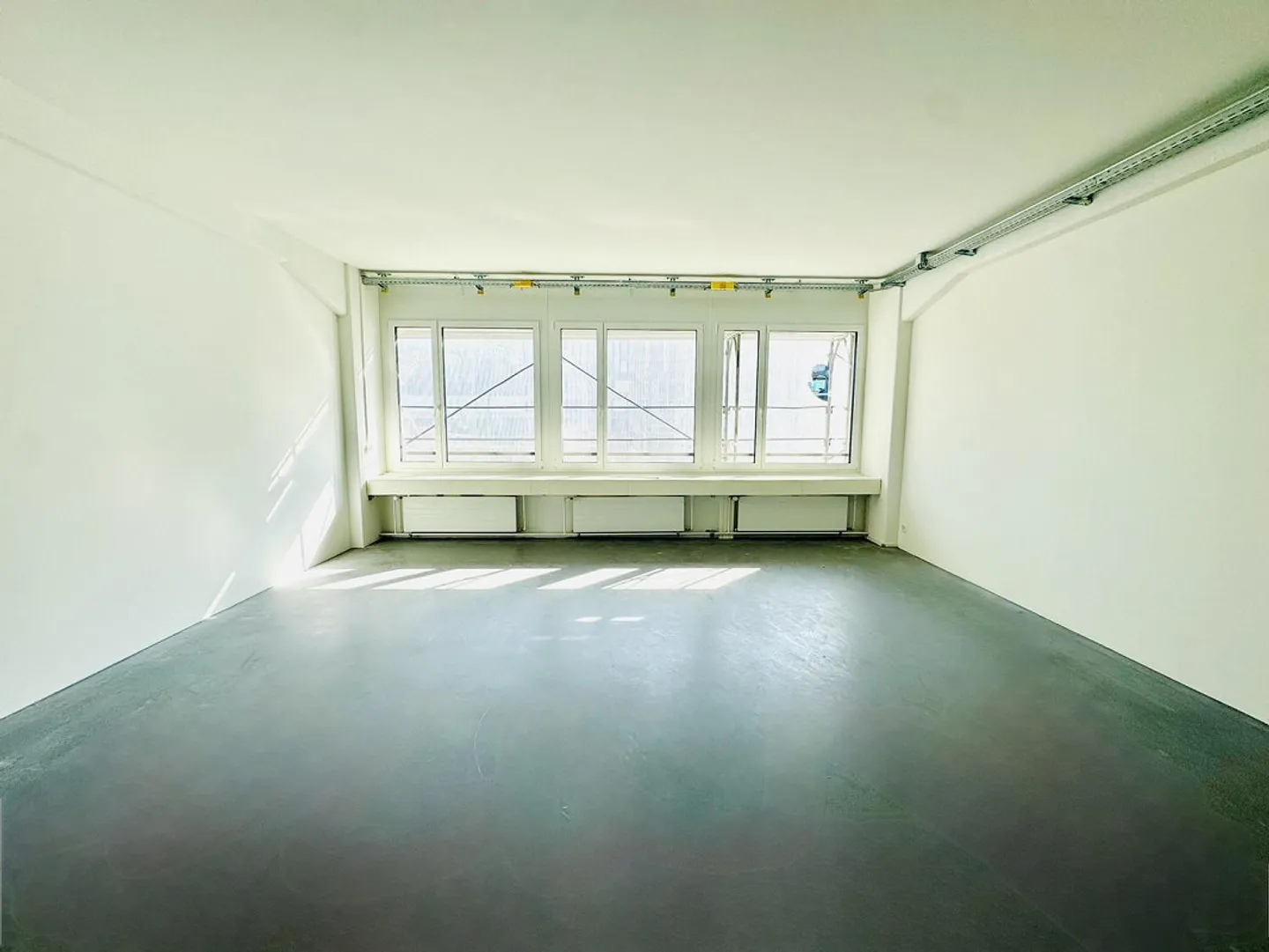 Espaces de bureau pour des concepts d'open space et de partage de bureau - Photo 3 sur 7