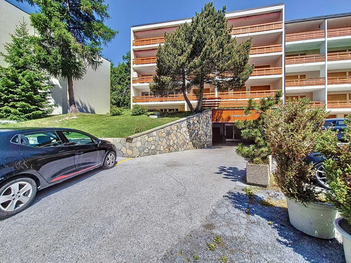 ESCLUSIVITÀ - APPARTAMENTO DI 3.5 STANZE - Foto 1 di 13