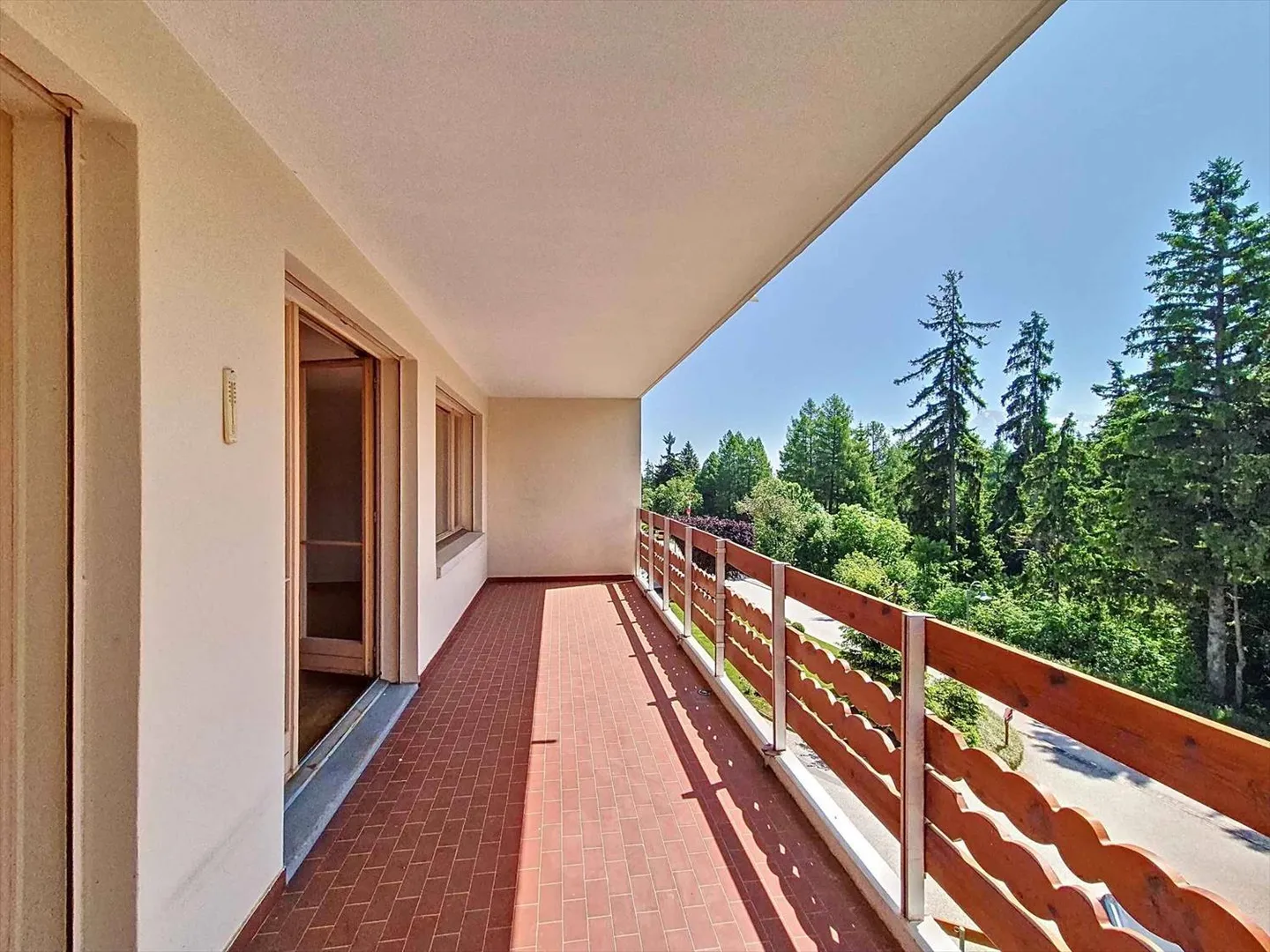 ESCLUSIVITÀ - APPARTAMENTO DI 3.5 STANZE - Foto 2 di 13