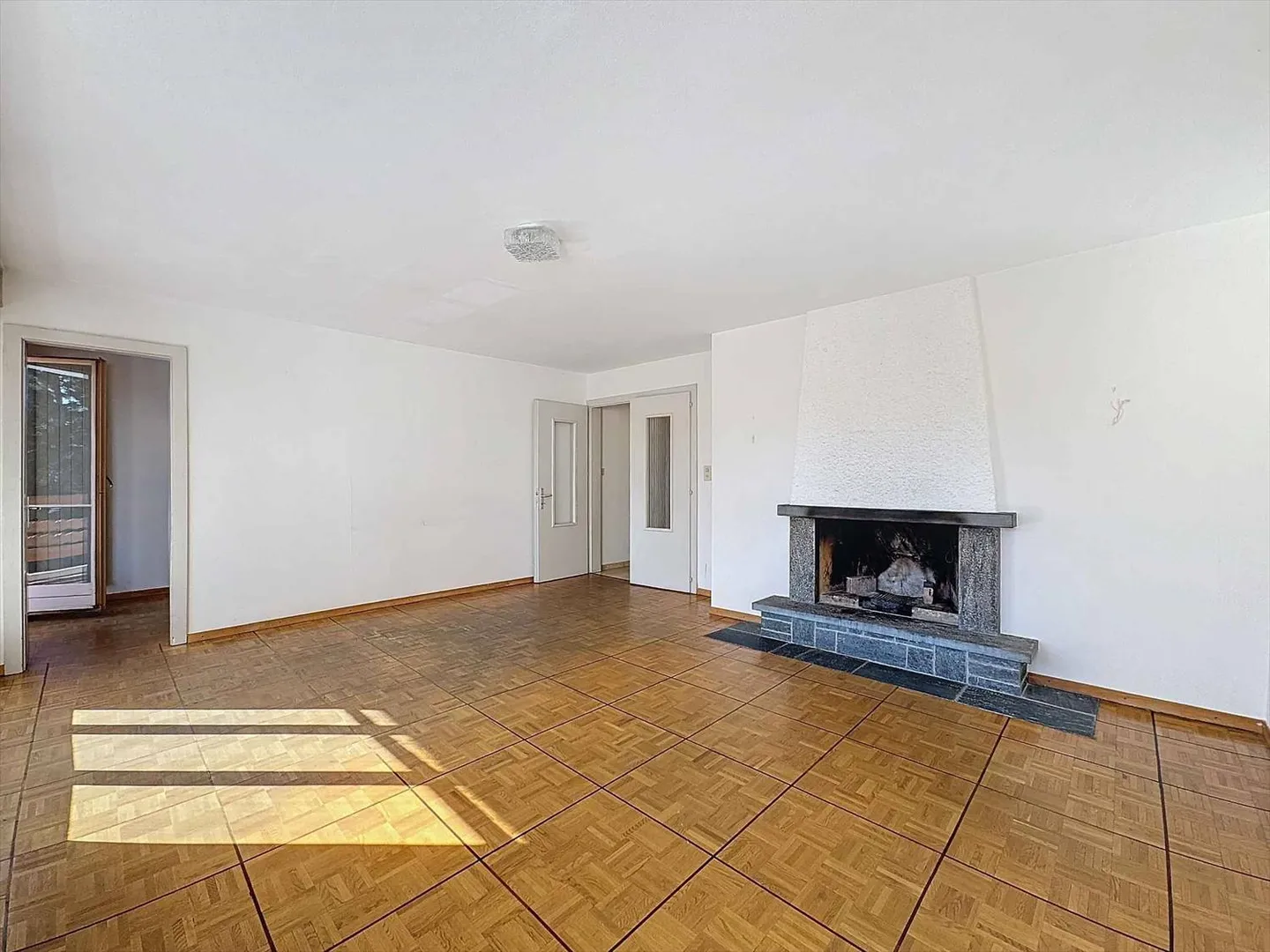 ESCLUSIVITÀ - APPARTAMENTO DI 3.5 STANZE - Foto 5 di 13