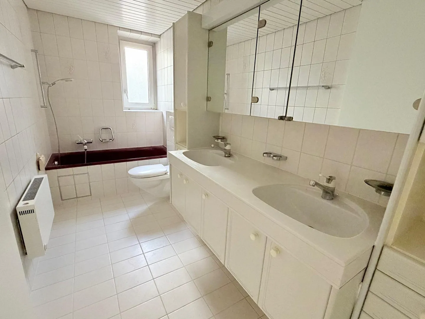 Charming Old Building Apartment - Photo 6 of 7