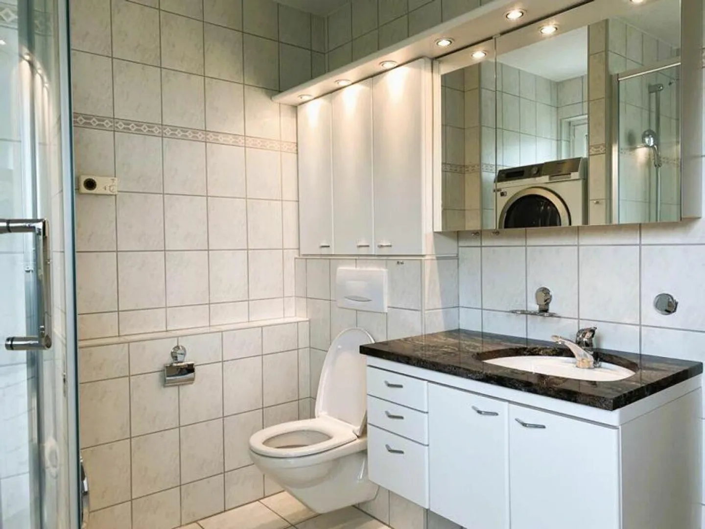 Brilliant 4.5-room shared apartment with new kitchen and 2 balconies - Photo 13 of 18