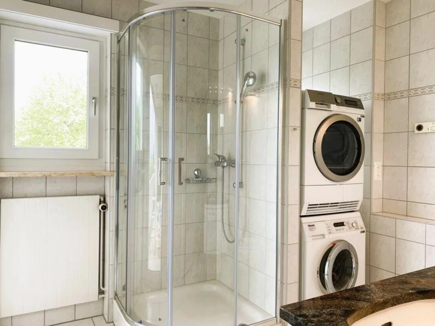 Brilliant 4.5-room shared apartment with new kitchen and 2 balconies - Photo 14 of 18