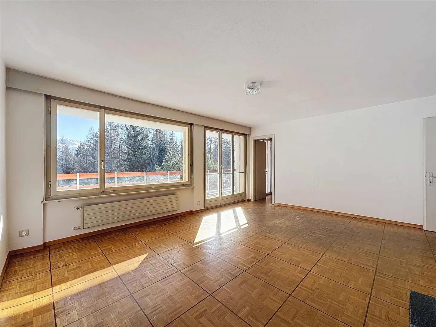 ESCLUSIVITÀ - APPARTAMENTO DI 3.5 STANZE - Foto 3 di 13