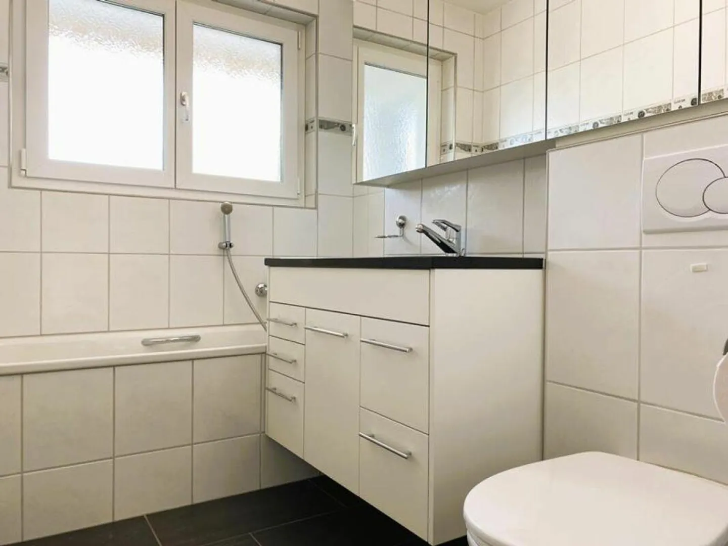 Brilliant 4.5-room shared apartment with new kitchen and 2 balconies - Photo 15 of 18